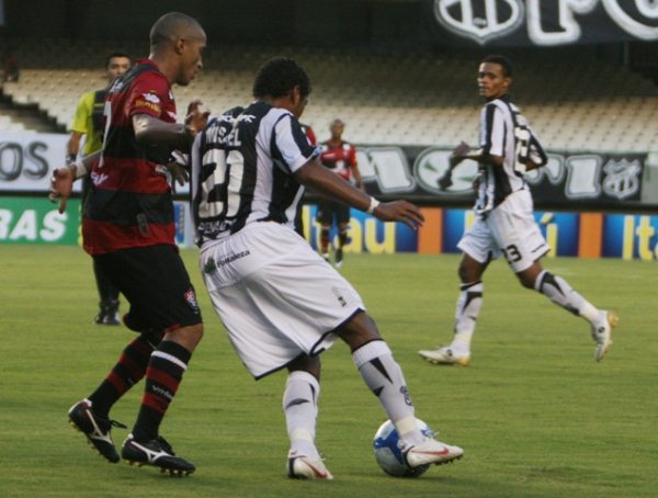 Ceará 1 x 0 Vitória - 23 de maio de 2010 às 16hs - Castelão - 13
