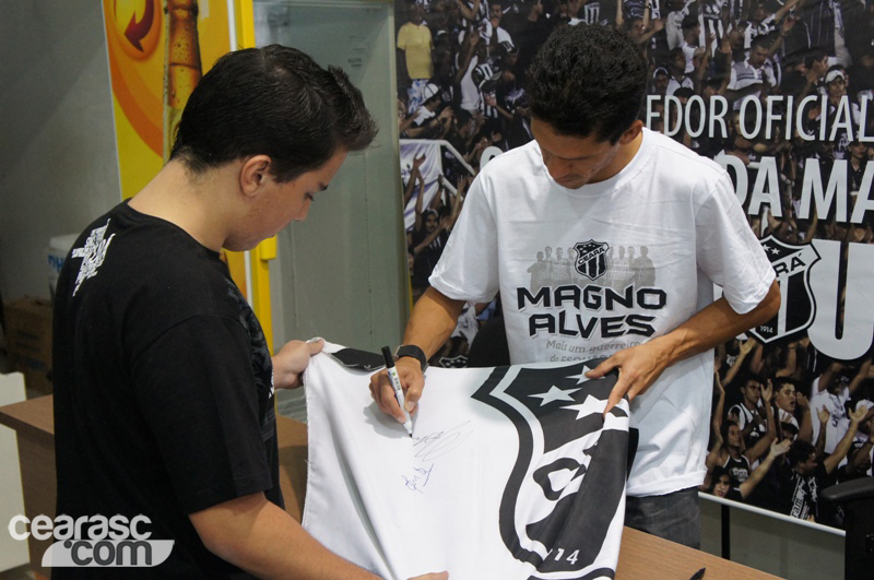 [15-09] Magno Alves recebe torcedores na Loja Oficial2 - 10