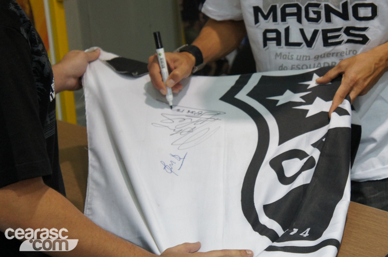 [15-09] Magno Alves recebe torcedores na Loja Oficial - 7