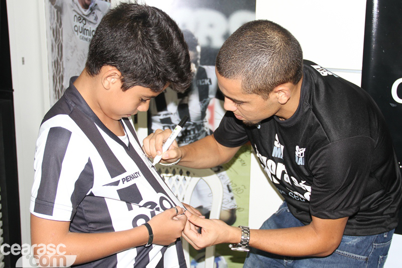 [13-04] Felipe Azevedo e Everton na loja oficial2 - 15