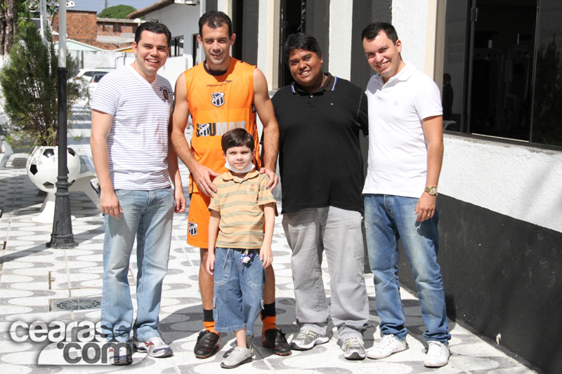 [03-09] Pedro Guilherme visita o clube - 1