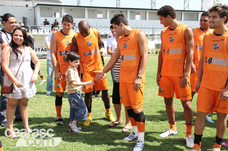 [03-09] Pedro Guilherme visita o clube - 7