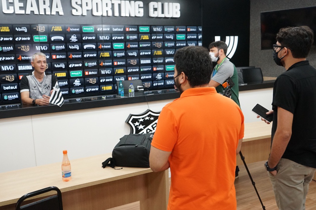 Em tarde de entrevistas exclusivas, Tiago Nunes conversou com imprensa local