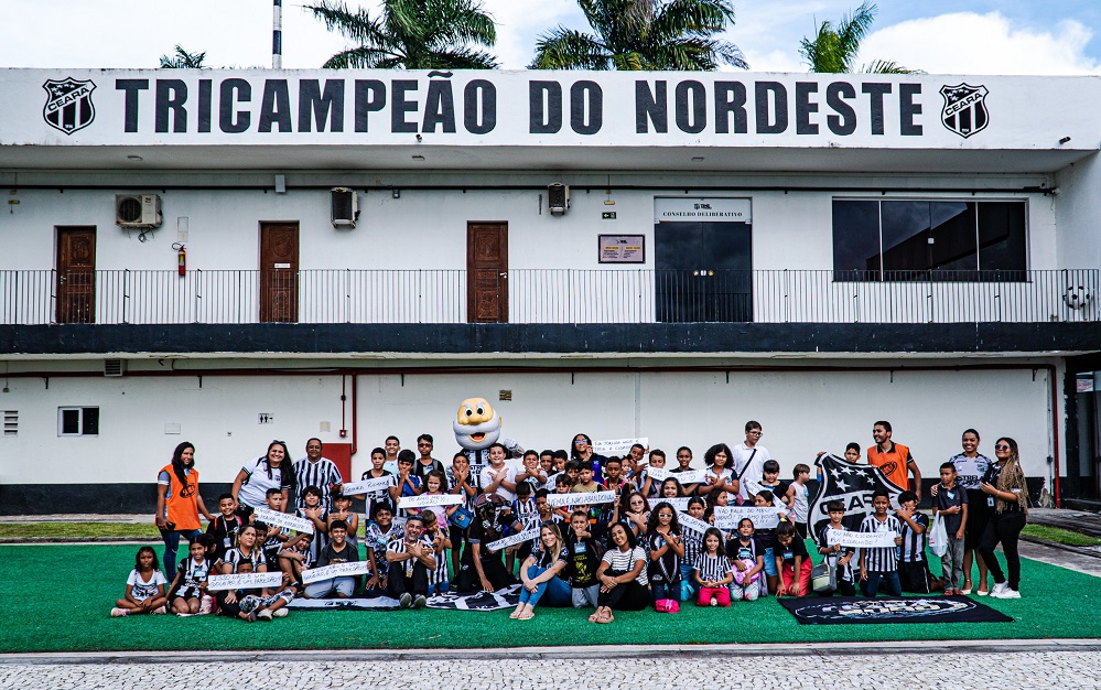 Em visita ao Ceará, mais de 50 alunos da rede pública de ensino conhecem a história do Clube