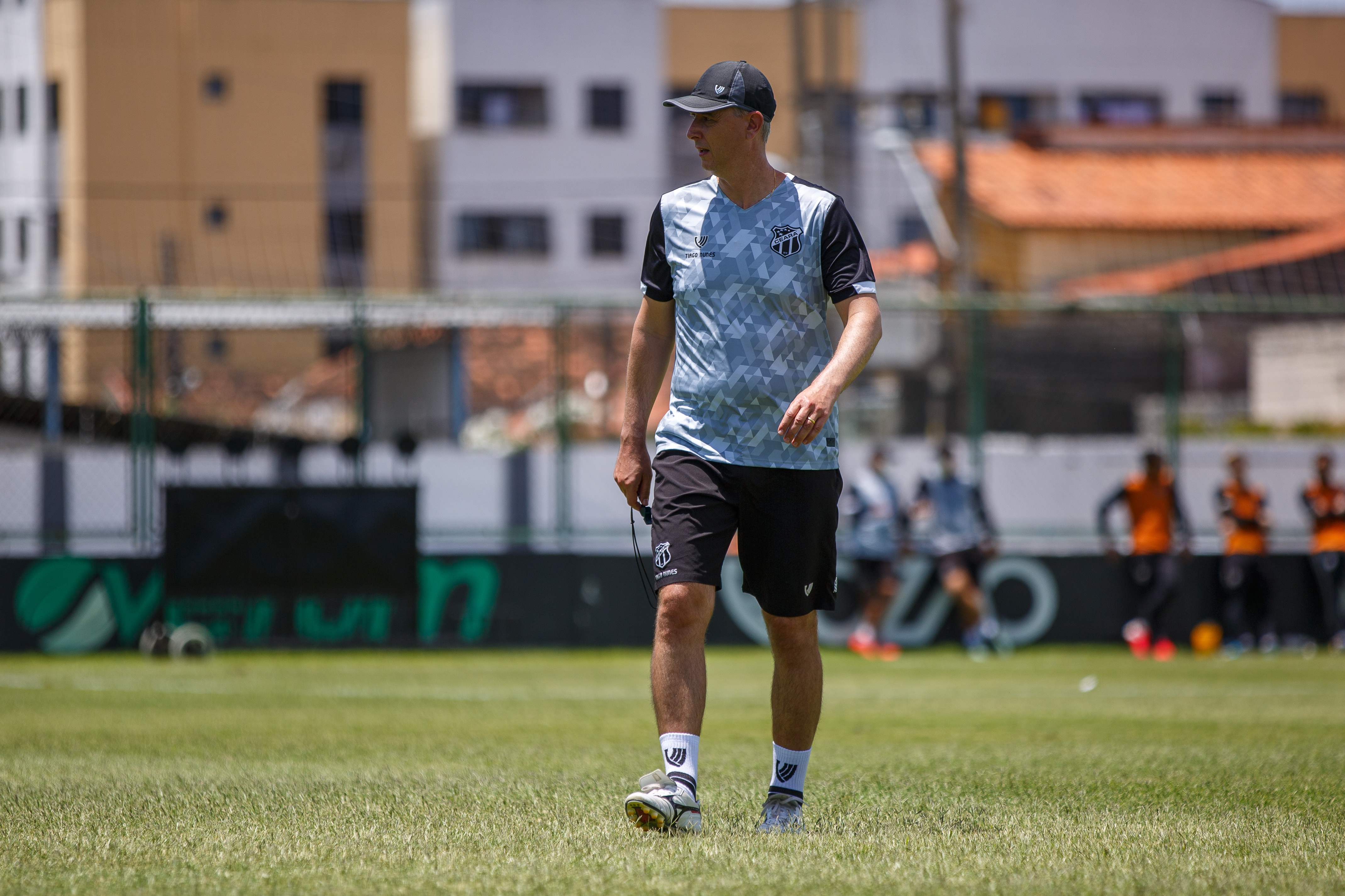 Tiago Nunes valoriza jogo-treino, frisa importância do trabalho e segue preparação para início da temporada