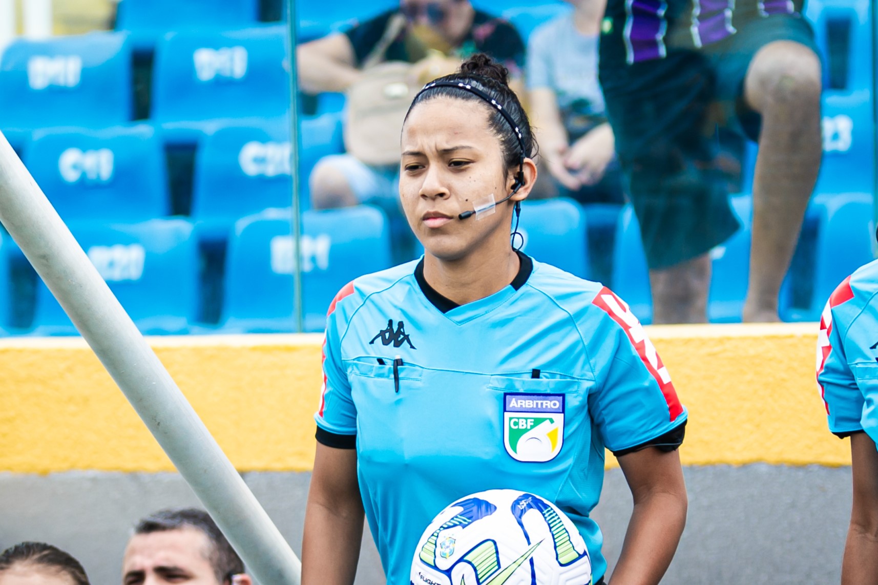 Elizabete Esmeralda apita o duelo entre Ceará e FC Atlético Cearense