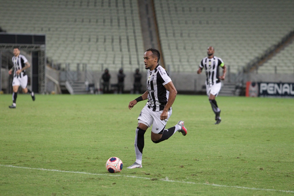 Sobre o confronto com o Botafogo, Pacheco afirma: “Temos de respeitar o adversário, mas impor o nosso jogo”