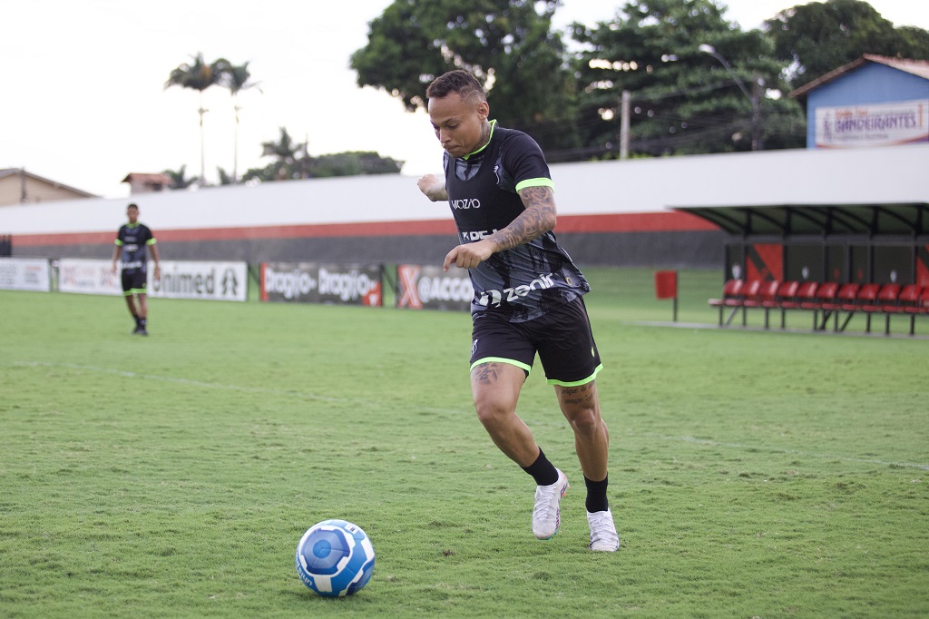 Ceará realiza seu segundo treinamento no CT do Atlético/GO e finaliza preparação para confronto com o Vila Nova
