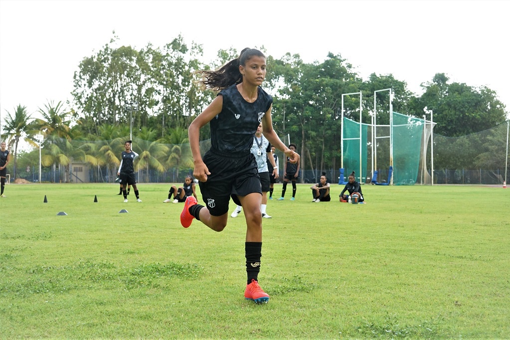 Influência da escola portuguesa de futebol e foco no Brasileirão: Conheça mais sobre o Sub-20 das Meninas do Vozão
