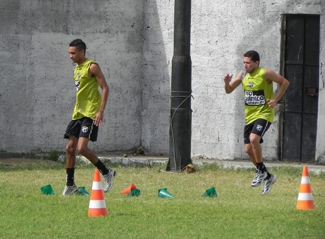 Luizinho e Eusébio voltam a treinar no gramado