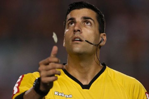 Diego Pombo Lopez, da Federação Baiana de Futebol, apita Botafogo x Ceará