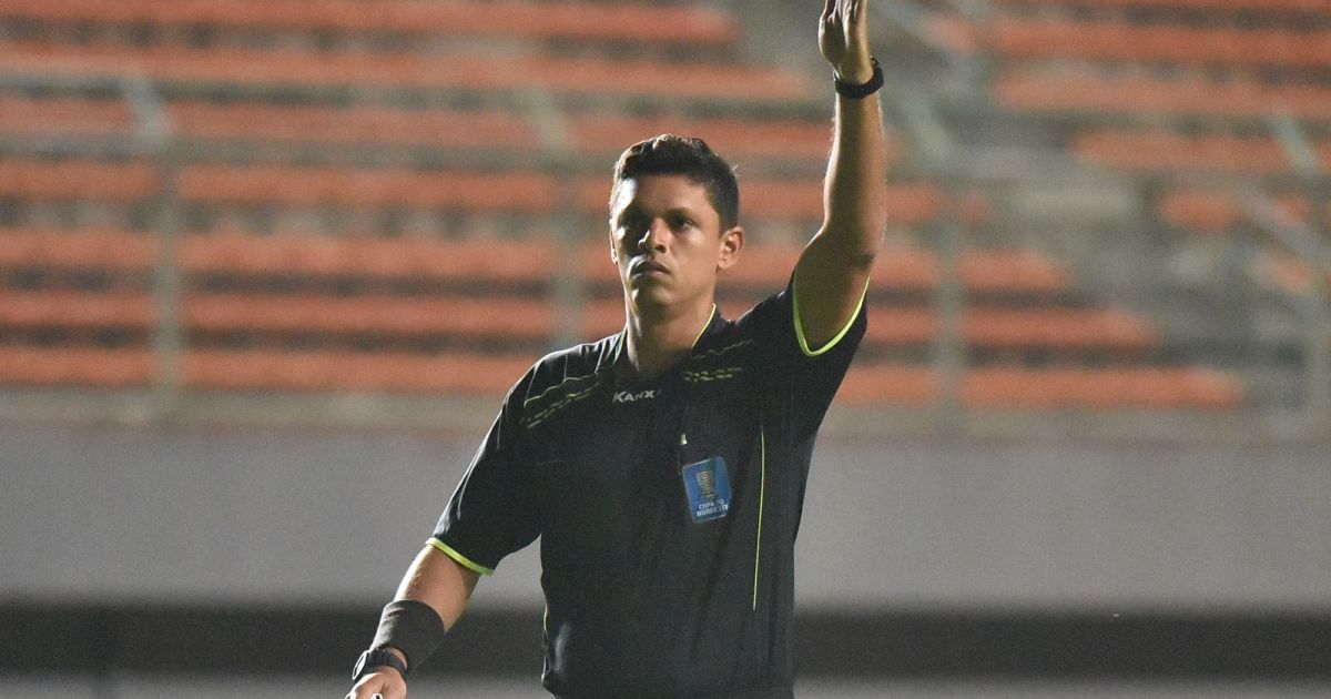 Fábio Augusto Santos Sá Júnior apita a partida de estreia do Vozão na Copa do Nordeste