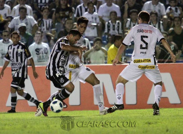 No Presidente Vargas, Ceará empata com o Botafogo em 2 x 2