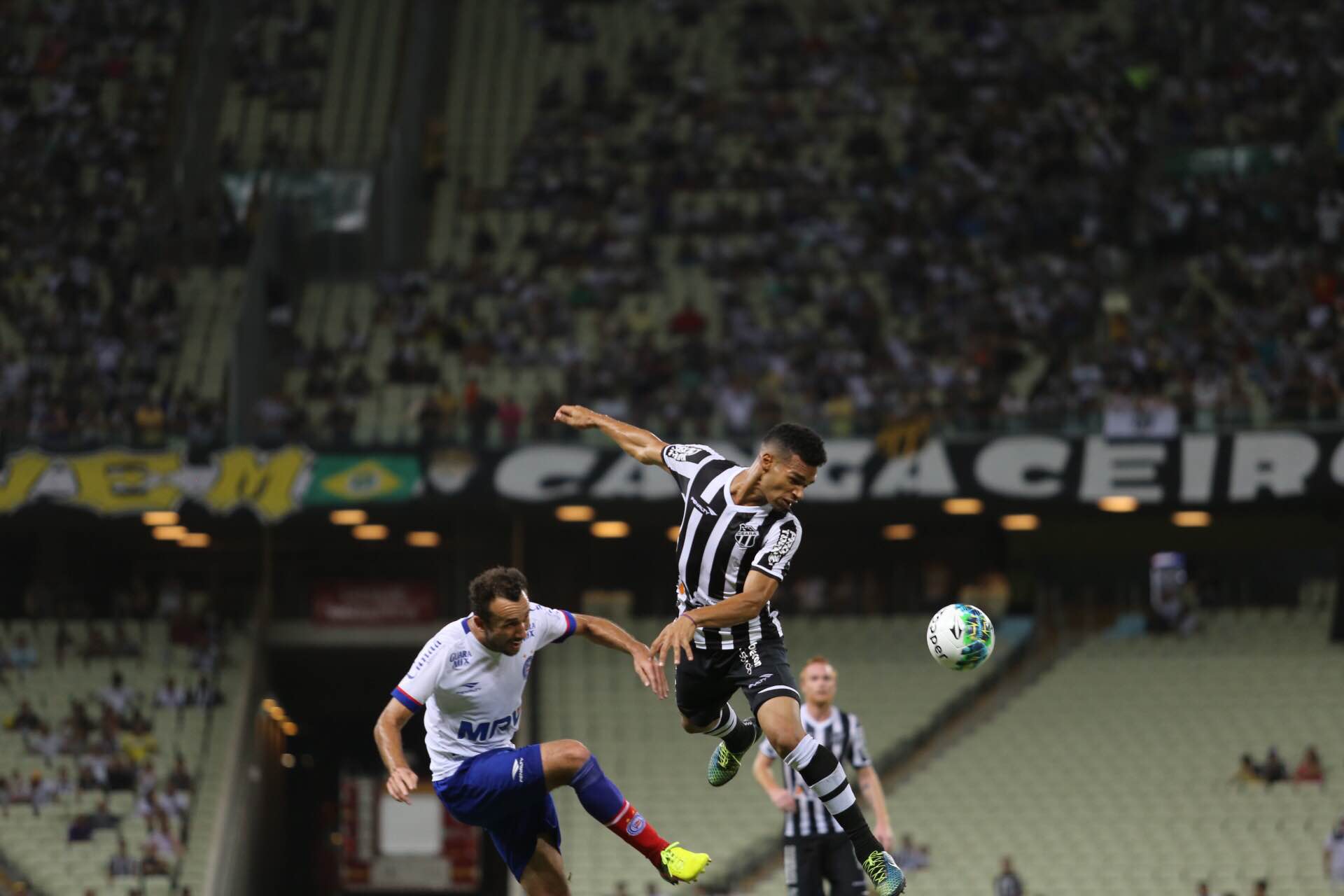 Com gol de Rafael Costa Vozão vence o Bahia e chega ao sexto jogo sem derrota