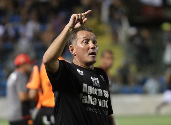 Após vitória, PC Gusmão fala sobre desempenho da equipe: “Jogaram com alegria”