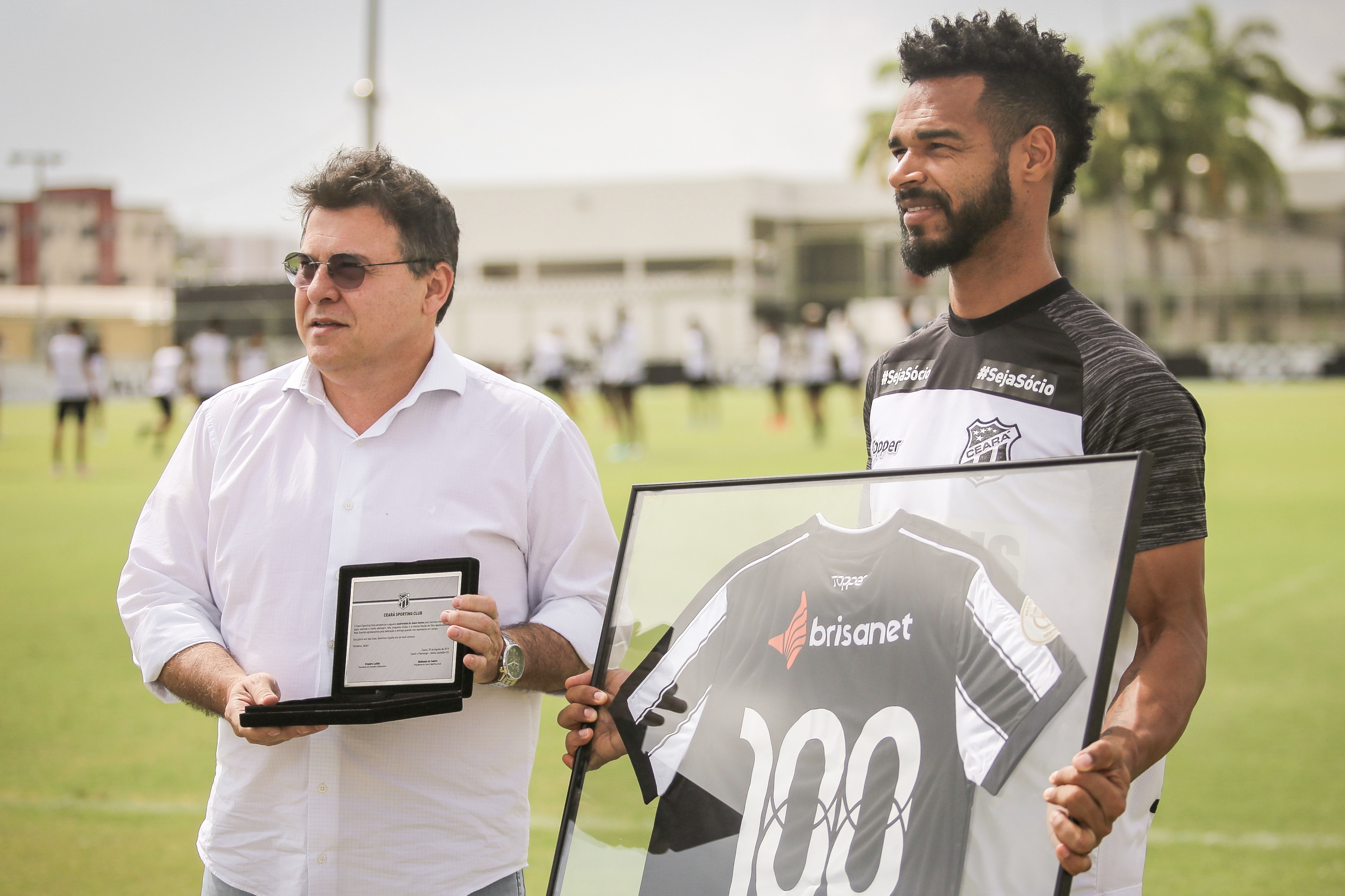 Em Porangabuçu, Valdo recebe homenagem pelos 100 jogos com a camisa do Ceará