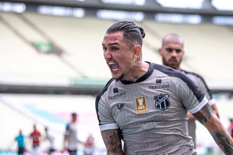 Vina e Messias marcam e Vozão chega a mais uma final na Copa do Nordeste