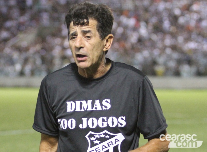 Dimas completa 500 jogos no comando do Vovô e recebe homenagens