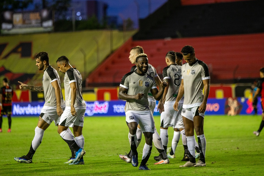 Copa do Nordeste: Na Ilha do Retiro, Ceará domina o jogo e goleia o Sport