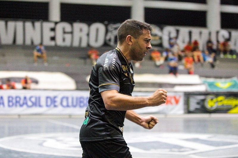 Futsal: Com hat-trick de João César, Ceará vence o Grupo Santos/MT e é finalista da Taça Brasil
