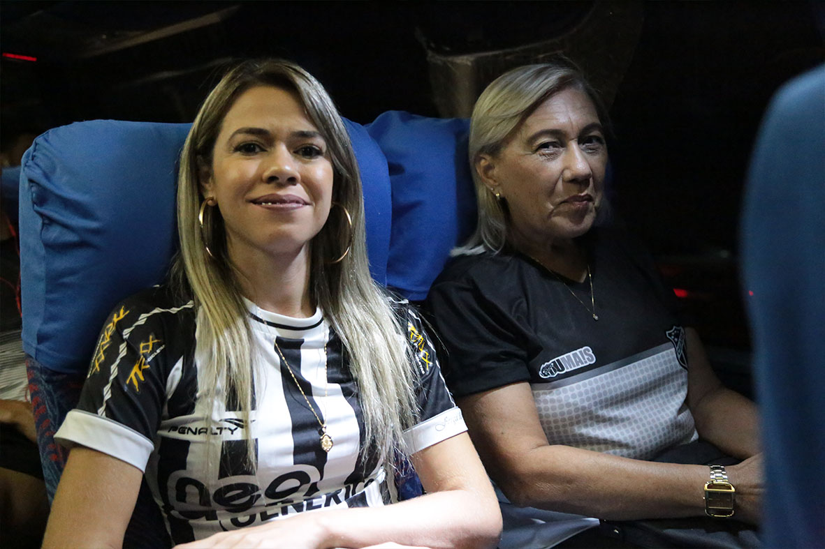 "Reforço de Primeira": torcedoras oficiais embarcaram no ônibus da delegação para a Arena Castelão