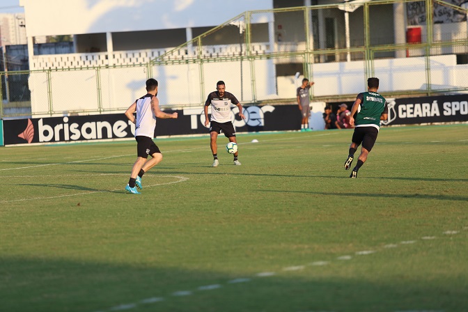 Em Porangabuçu, Ceará finaliza preparação para o jogo diante do Avaí