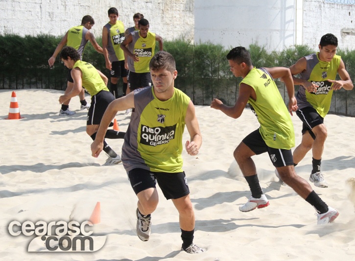 Marcos Rogério comanda treino físico com atletas do Sub-20