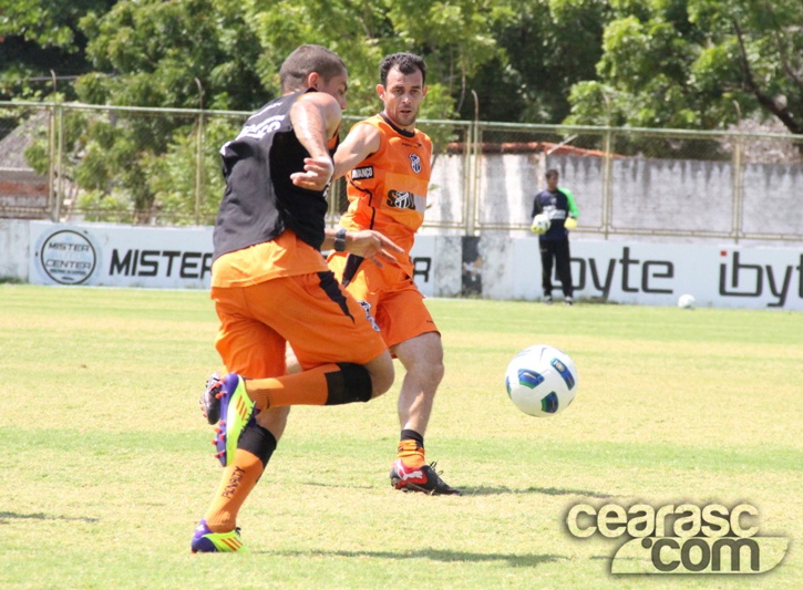 Alvinegros finalizam treino antes do embarque para São Paulo