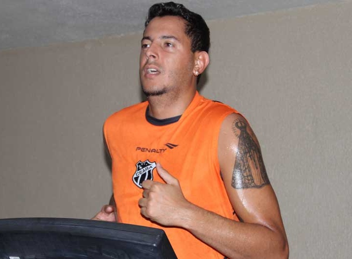 Fernando Henrique antecipa reapresentação e treina em Porangabuçu
