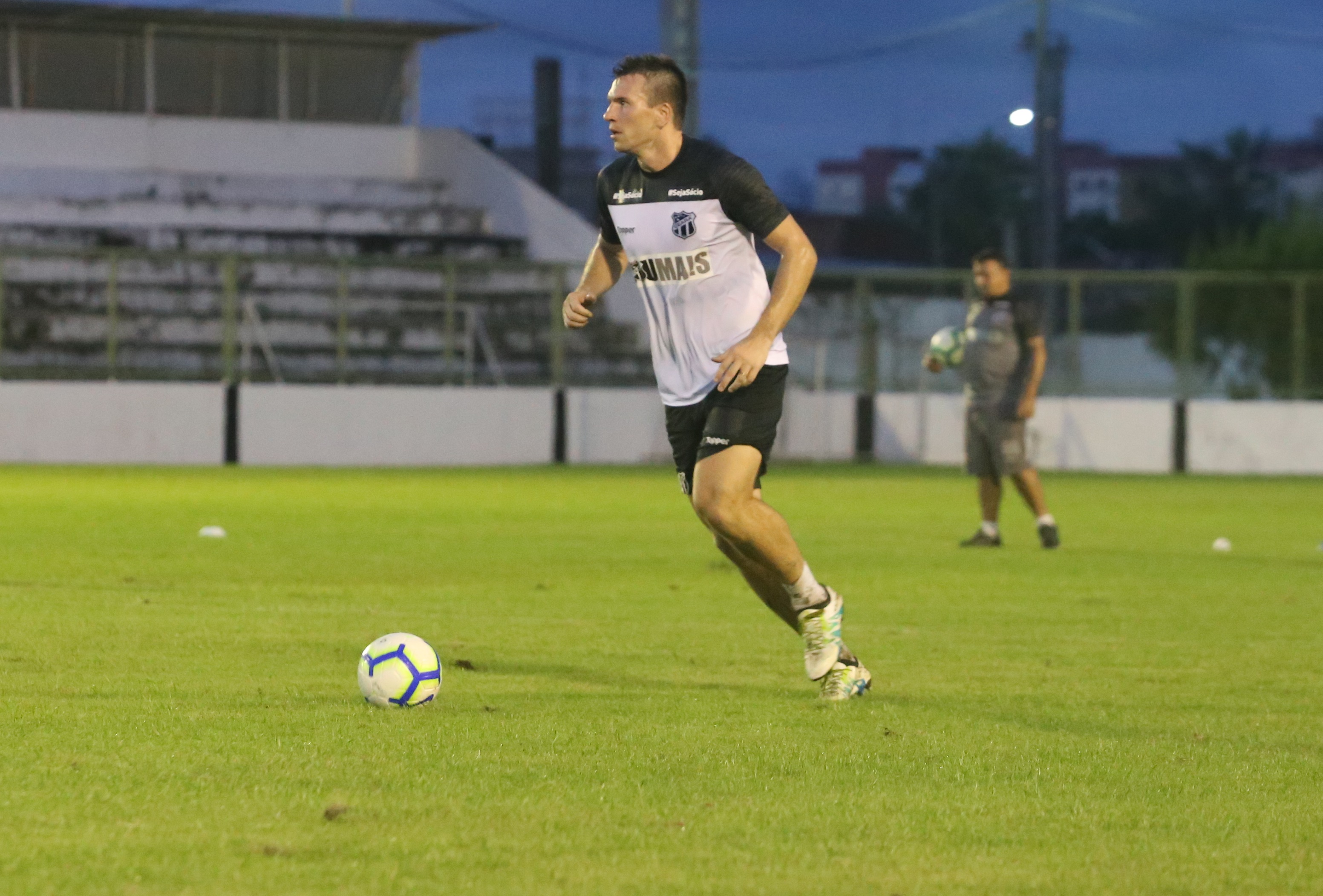 Ceará realiza treino fechado e passa por ajustes finais antes da partida contra o CSA