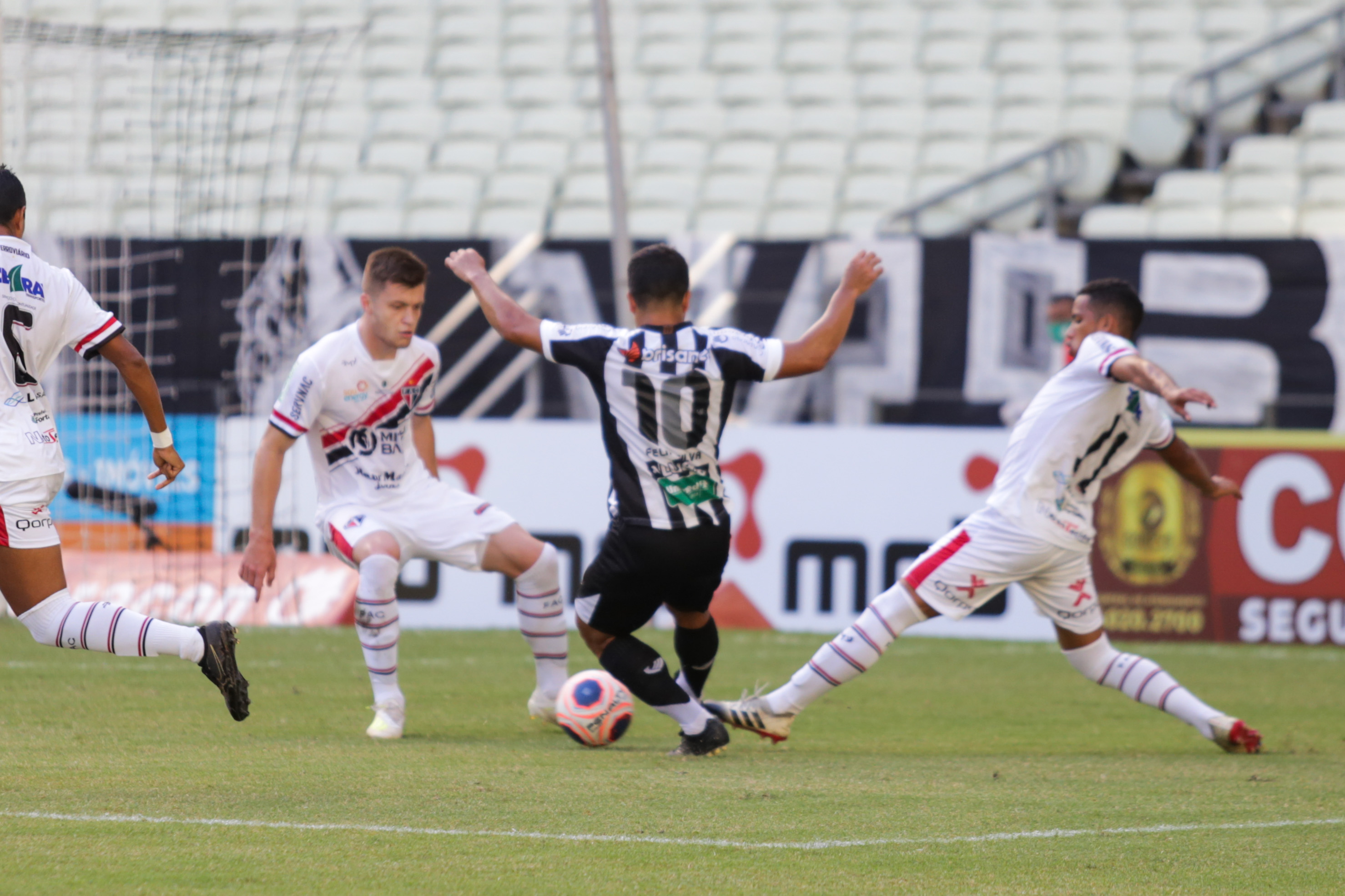 Com gol de Felipe Silva, Ceará bate o Ferroviário e garante vaga na final do Estadual