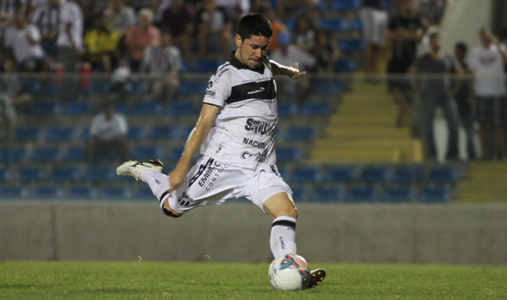 Jogando fora de casa, Ceará perde para o Guarani com gol no fim
