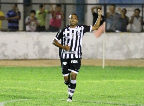 Motivado, Rogerinho ressalta: “A minha confiança aumenta a cada jogo”