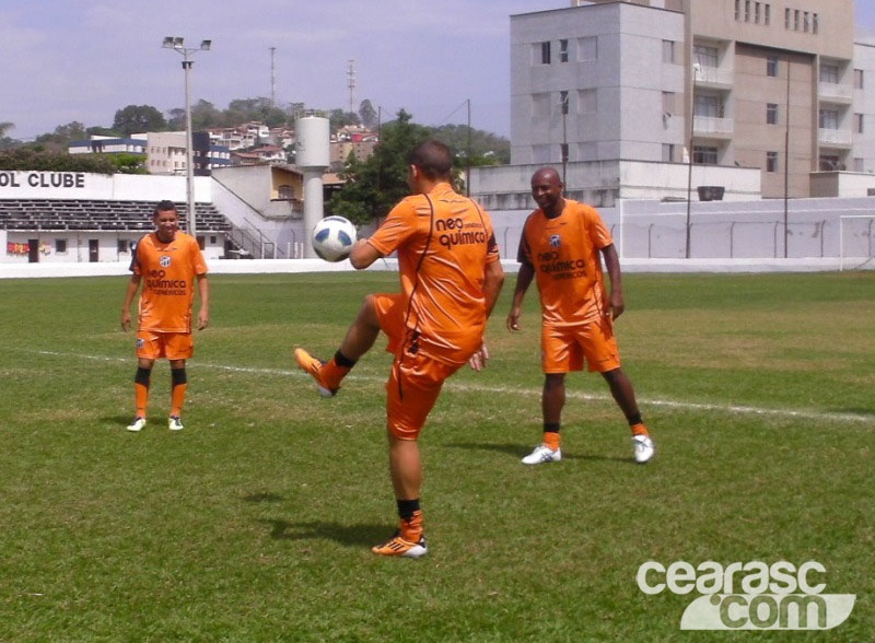 Ceará treina forte no campo do Pedro Leopoldo FC/MG