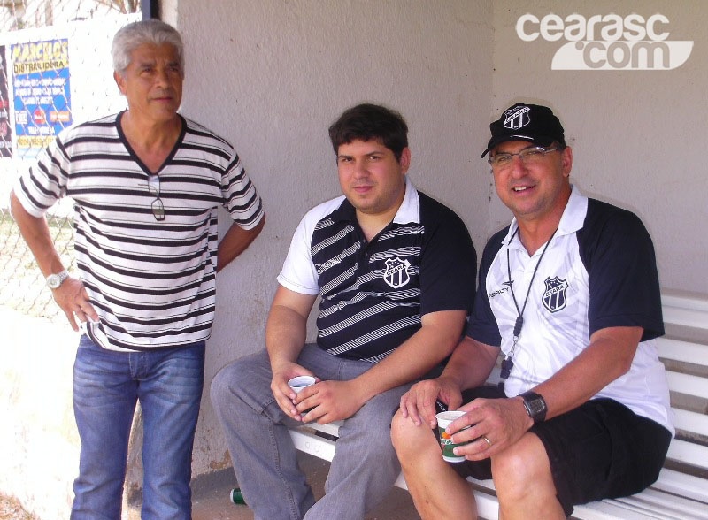 Campos, ex-atacante do Ceará, assite treino em Minas Gerais