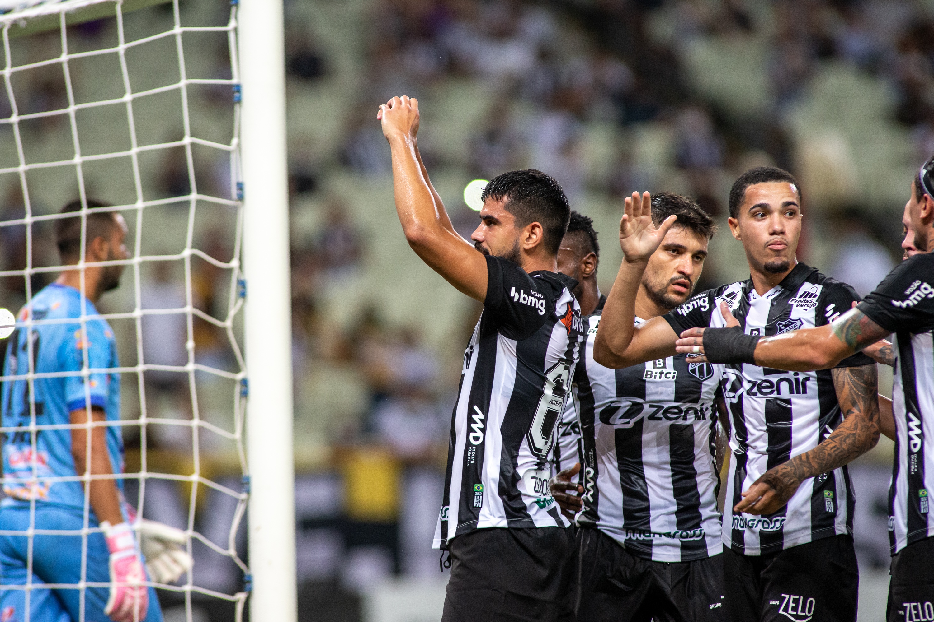 Camp. Cearense: Na Arena Castelão, Ceará estreia com vitória diante do Iguatu