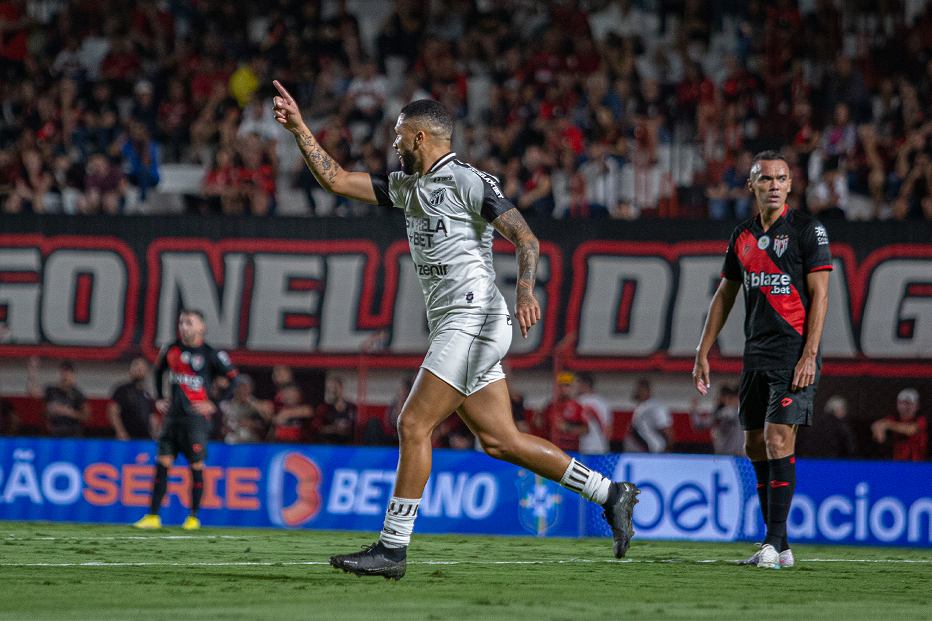 Fora de casa, Ceará vence o Atlético/G por 3 a 0 e conquista sexta vitória no Campeonato Brasileiro