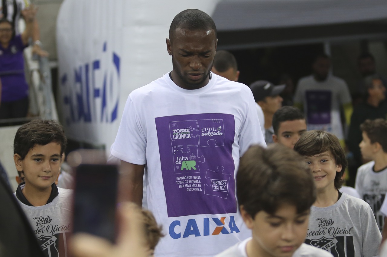 Em partida contra a Chape, Ceará reforçou campanha do Setembro Roxo