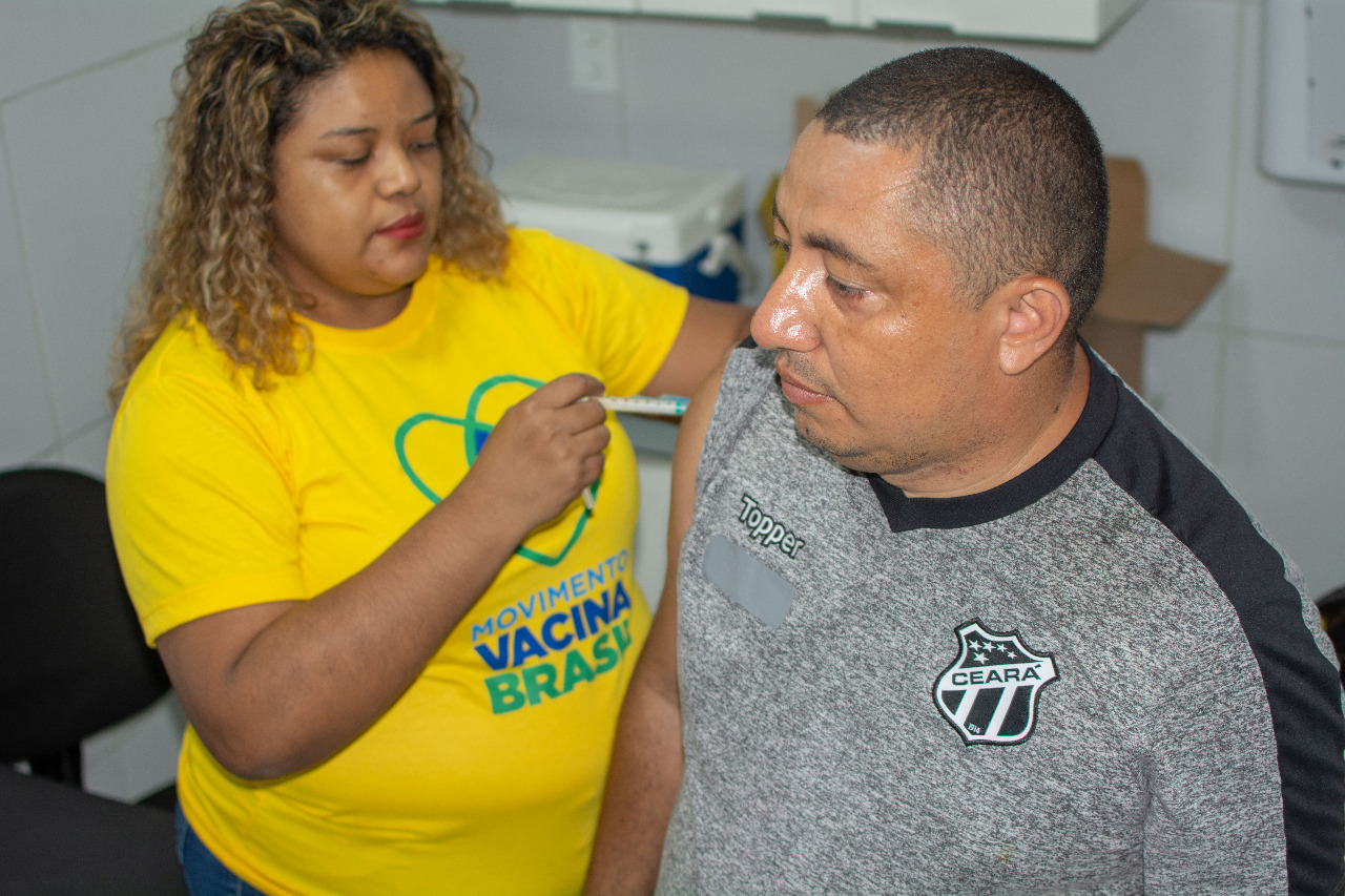 Ceará realiza vacinação de funcionários em manhã de imunização