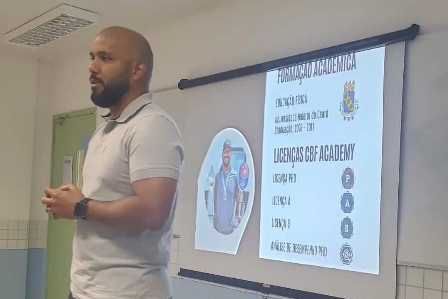 Alison Henry, técnico do Sub-20 alvinegro, participou de palestra com estudantes de Educação Física