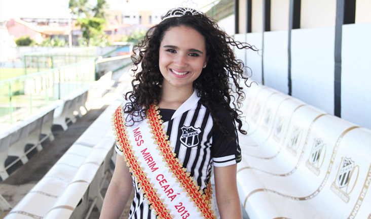 Alvinegra de coração, Miss Mirim Ceará 2013 realiza sonho e visita o clube