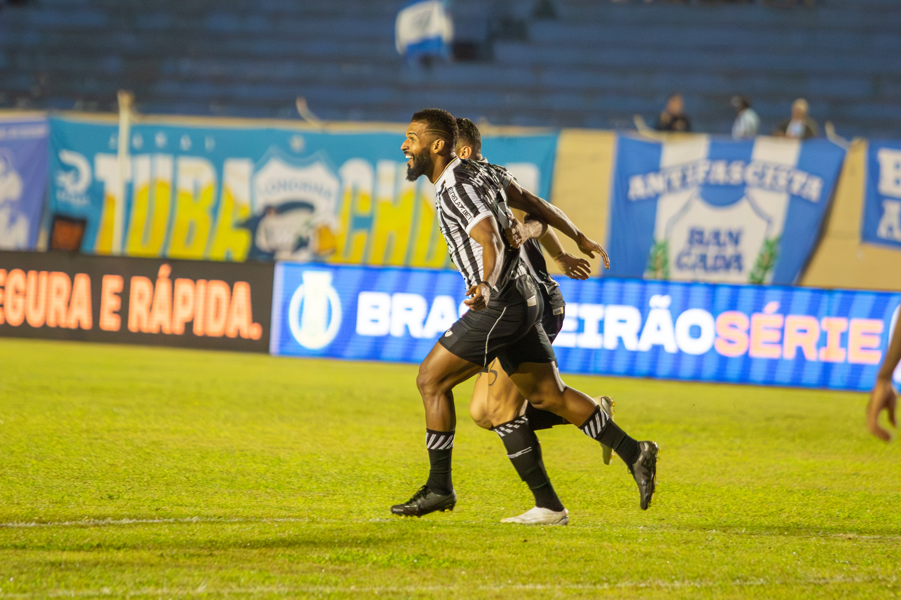 Willian Maranhão celebra o primeiro gol com a camisa alvinegra e projeta próximo compromisso no Campeonato Brasileiro