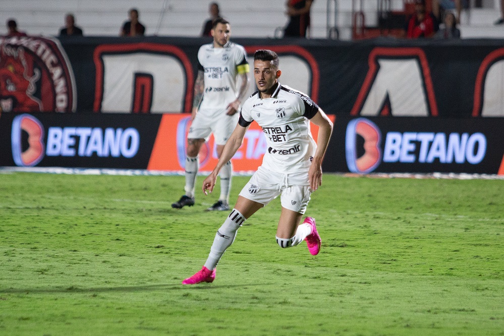 Guilherme Castilho celebra gol contra o Atlético/GO e projeta jogo contra o CRB