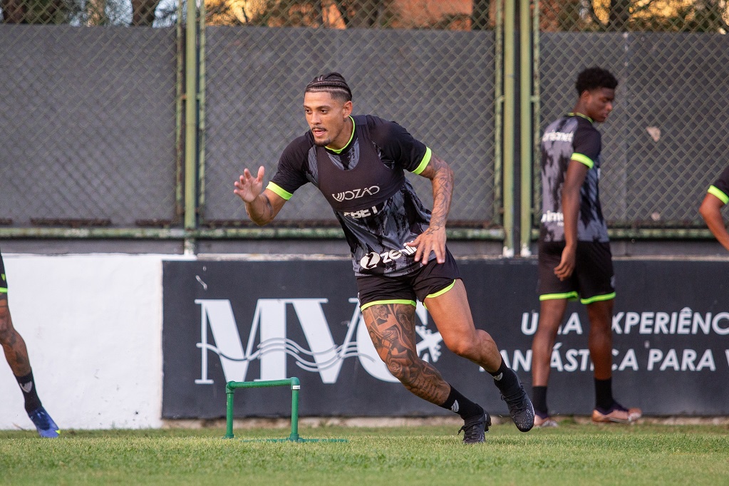 Botafogo pode não ter lateral-esquerdo para enfrentar o Santos