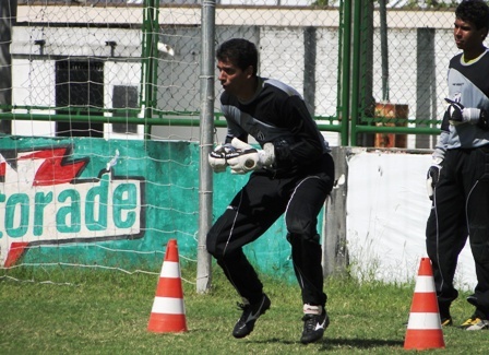 Dimas relaciona 18 jogadores para o jogo contra o Palmeiras