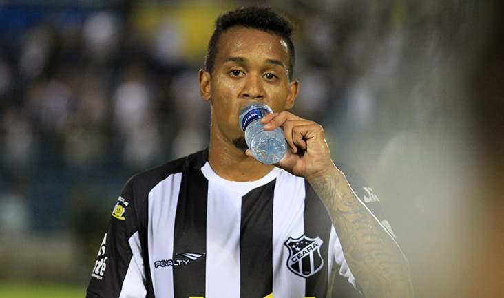 Alex Lima comemora oportunidade e ressalta confiança para encarar o Botafogo