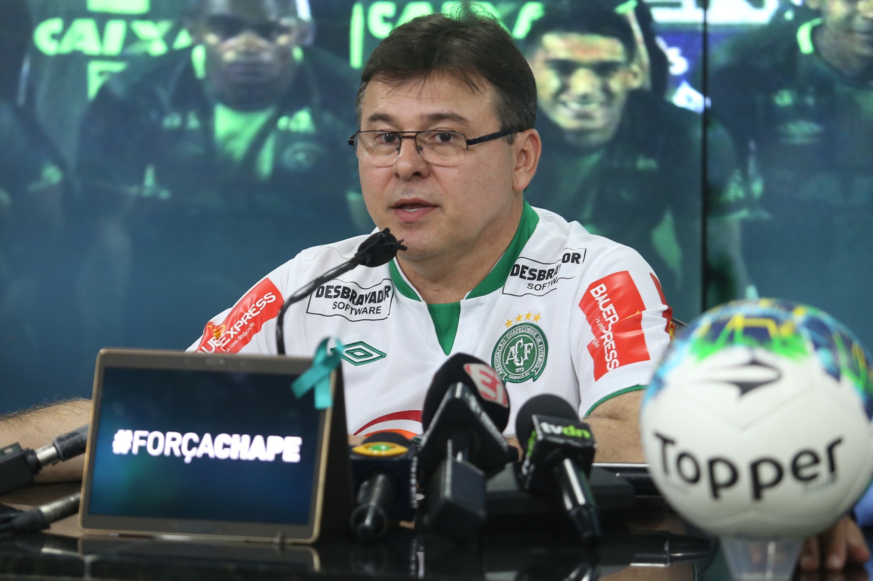 Presidente Robinson de Castro apresenta novo gerente de futebol