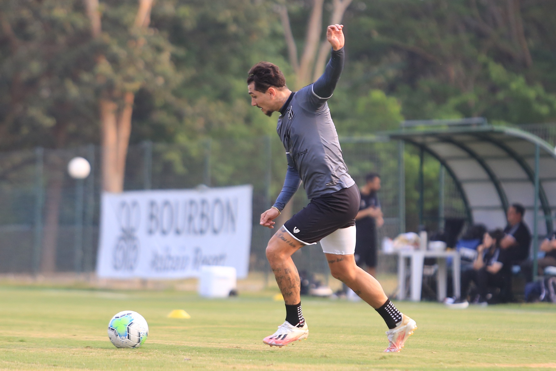 Com dois próximos jogos fora de casa, Ceará se reapresenta para treinos em Porangabuçu
