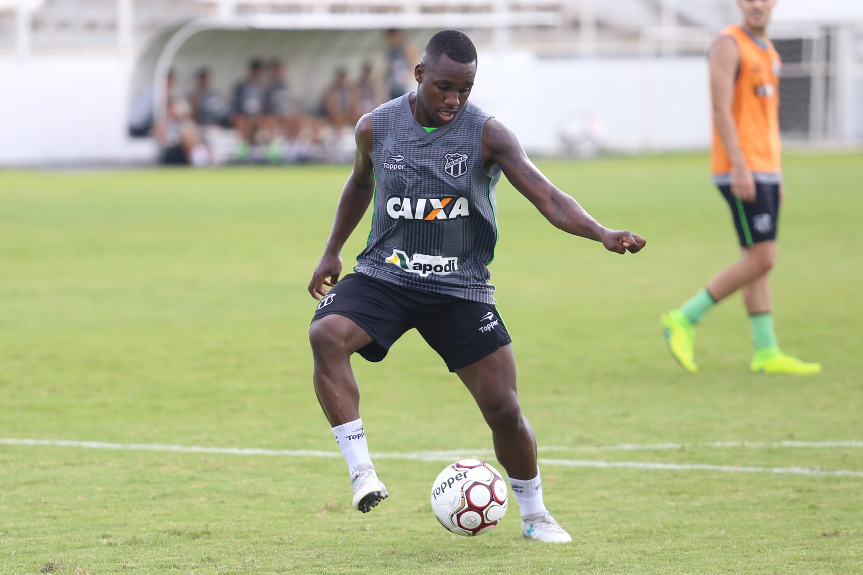 Formado no Flamengo, Ceará acerta com meia-atacante Cafu 