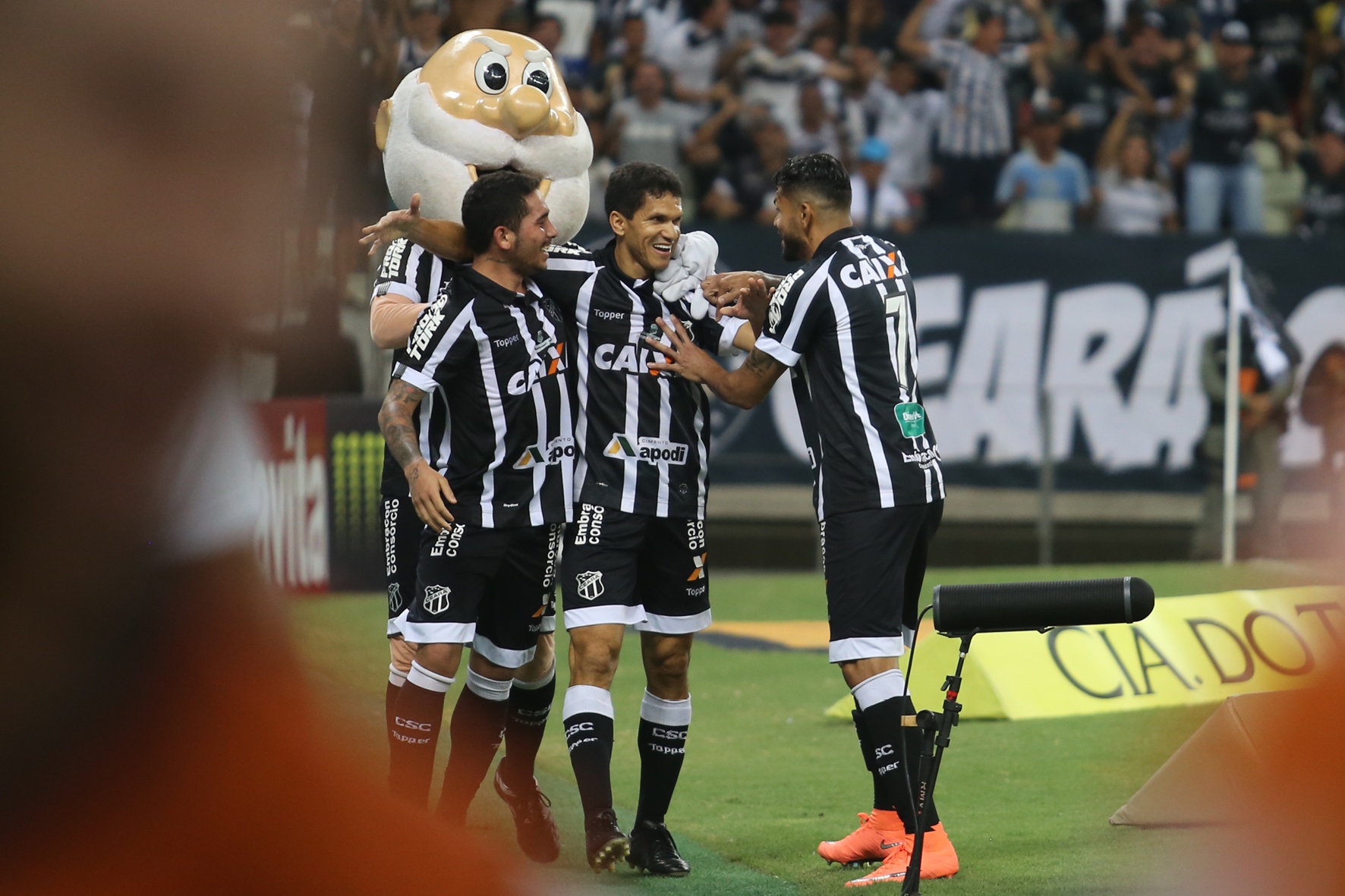 Com gols de Elton e Magno Alves, Ceará vence o Vila Nova e volta ao G4 da Série B